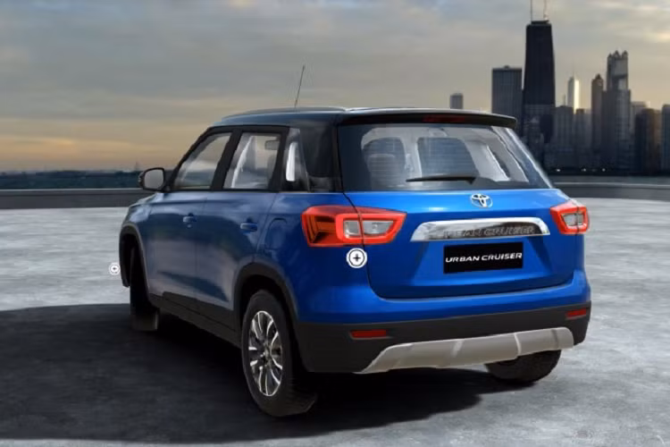 Nhìn chung, thiết kế đầu xe của mẫu SUV này mang phong cách khá tương đồng với Toyota Fortuner mới. Do đó, không có gì lạ khi Urban Cruiser lại được gọi là "tiểu Toyota Fortuner". Không giống như đầu xe, thiết kế bên sườn và phía sau của Toyota Urban Cruiser gần như được bê nguyên từ Suzuki Vitara Brezza sang. Từ cụm đèn hậu LED, cánh gió mui tích hợp đèn phanh trên cao đến la-zăng 16 inch, tất cả đều giống với Suzuki Vitara Brezza. Mục đích của việc làm này là nhằm giữ giá bán thấp cho Toyota Urban Cruiser.