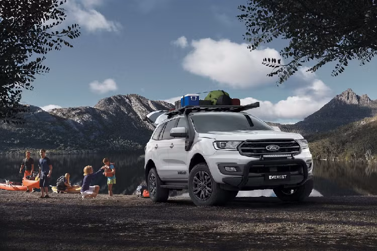 Hãng xe Mỹ vừa giới thiệu Ford Everest BaseCamp 2021 mới tại Australia. Đây là phiên bản đặc biệt của Everest với số lượng 450 chiếc. Theo một số nguồn tin, Ford cũng chuẩn bị ra mắt phiên bản đặc biệt này tại Ấn Độ.