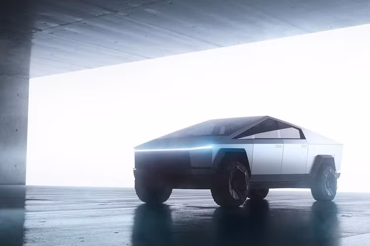 Bản ba động cơ sẽ có giá 69.900 USD (khoảng 1,67 tỷ đồng); thời gian tăng tốc từ 0 - 96 km/h chỉ là 2,9 giây cùng phạm vi di chuyển lên tới 800 km.