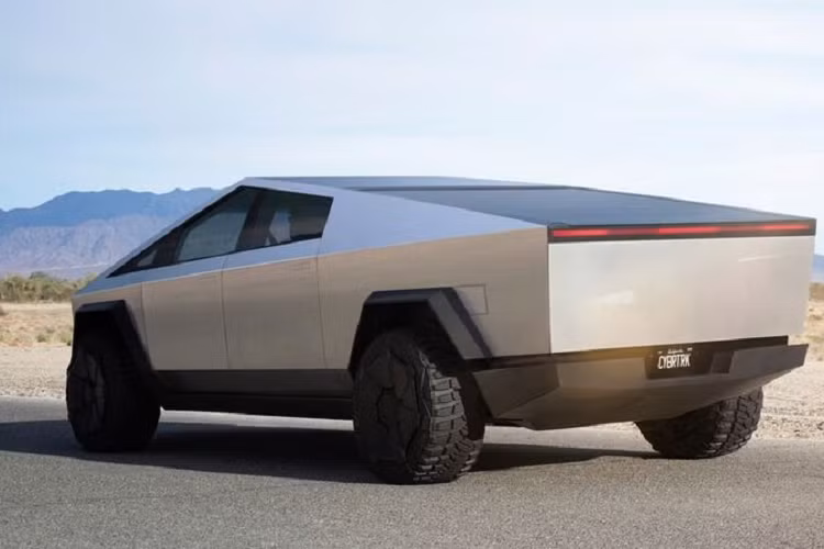 Với những ưu điểm vượt trội, Tesla Cybertruck chống đạn đã gây ấn tượng khi nhận được hơn 200.000 đơn đặt hàng sau vài ngày ra mắt nguyên mẫu. Cybertruck có giá bán dự kiến từ 39.900 USD (khoảng 958 triệu đồng) cho bản một động cơ; thời gian tăng tốc từ 0 - 96 km/h của bản này là 6,5 giây cùng phạm vi di chuyển khoảng 400 km.