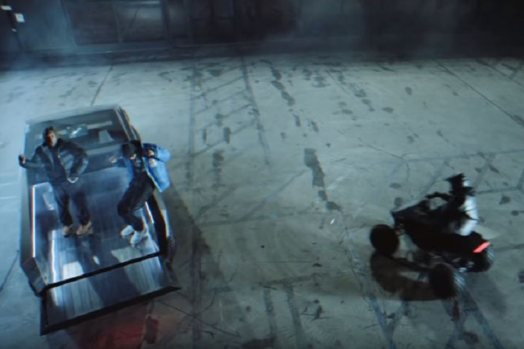 Bản hai động cơ sẽ có giá 49.900 USD (khoảng 1,12 tỷ đồng); thời gian tăng tốc từ 0 - 96 km/h rút ngắn còn 4,5 giây cùng phạm vi di chuyển 480 km.