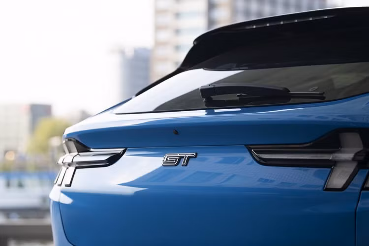 Cùng lúc với việc công bố Mustang Mach-E GT tại châu Âu, Ford cũng đã “chào sân” chiếc Mustang Mach-E 1400 tại Rotterdam, Hà Lan.