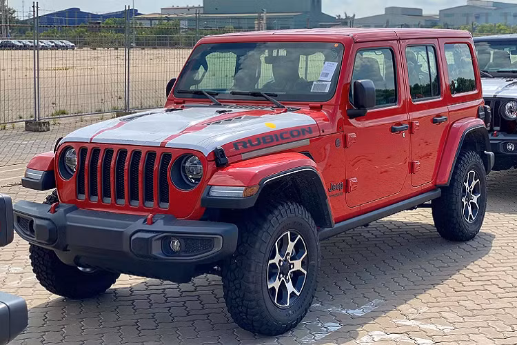 Hang loat xe Jeep moi cap cang Sai Gon cho ngay ra mat