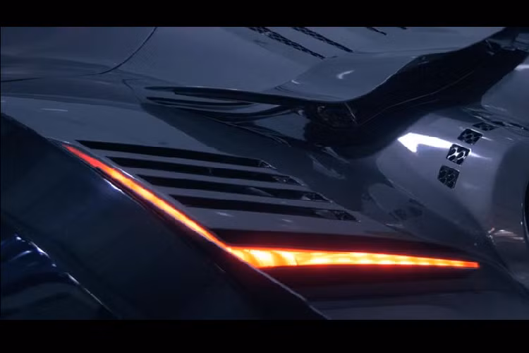 Devel Sixteen được kỳ vọng sẽ vượt qua nhiều đối thủ đình đám và tên tuổi trong giới hypercar như Bugatti Chiron Sport, Lamborghini Sian...