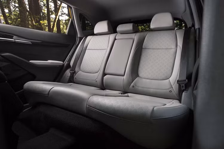 Các bản FWD có mức tiêu hao nhiên liệu đô thị/cao tốc/hỗn hợp lần lượt là 8,1 lít, 6,9 lít và 7,5 lít/100 km. Bản AWD lần lượt là 8,7 lít, 7,5 lít, và 8,1 lít/100 km.