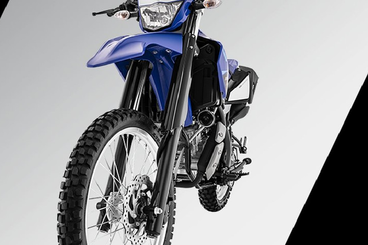 Tuy nhiên khi được trang bị trên chiếc WR155R thì khối động cơ này đã được hiệu chỉnh lại để phù hợp với mục đích sử dụng, theo đó công suất của xe giảm xuống 16,5 mã lực tại tua máy 10.000 vòng/phút và mômen xoắn cực đại 14,3 Nm tại tua máy 6.500 vòng/phút.