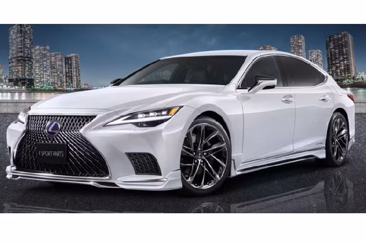 Bộ phụ kiện của Modellista dành cho Lexus LS F Sport 2021 mới bao gồm cánh gió trước mở rộng tích hợp vào cản trước, ốp hông mới, cản sau sửa đổi, tất cả đều được bọc bởi crôm sáng bóng giúp chiếc xe không chỉ thể thao mà trông còn sang hơn rất nhiều.