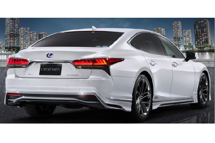 Modellista cũng cung cấp thêm hai lựa chọn mâm nhôm đúc 21 inch đi kèm lốp Bridgestone Potenza S001L cho mẫu xe sang Lexus LS F Sport. Cả hai bánh xe đều có kích thước 21 x 8.5 inch ở phía trước và 21 x 9.5 inch phía sau, tương ứng với các lốp 245/40RF21 và 275/35RF21.