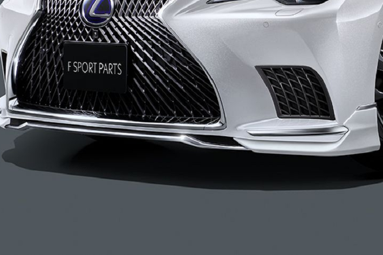 Các nút điều khiển trên vô lăng và bảng điều khiển trung tâm hiện có màu đen và một công tắc mới cho bộ sưởi ghế và bộ sưởi vô lăng đã được thêm vào ngăn xếp trung tâm. Mức giá gói độ Lexus LS F Sport mới chưa được công bố cụ thể.