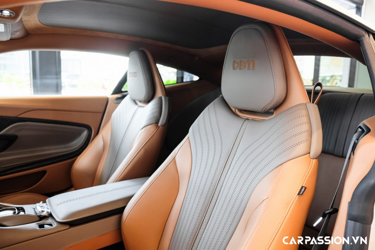 Ra mắt lần đầu năm 2016 với biến thể V12 Coupe, DB11 là thành quả đầu tiên từ sự hợp tác giữa Aston Martin với Daimler AG, ứng dụng nền tảng khung gầm hoàn toàn mới và được ra đời để thay thế cho mẫu xe DB9 – một trong số những dòng xe Aston Martin xuất hiện ở Việt Nam dưới dạng xe không chính hãng. Aston Martin DB11 là mẫu xe mang thiết kế đậm chất quý tộc Anh Quốc với những đường nét thiết kế thanh lịch và sang trọng, pha trộn nét cổ điển nhằm kế tục truyền thống xe thể thao Grand Tourer lâu đời. 