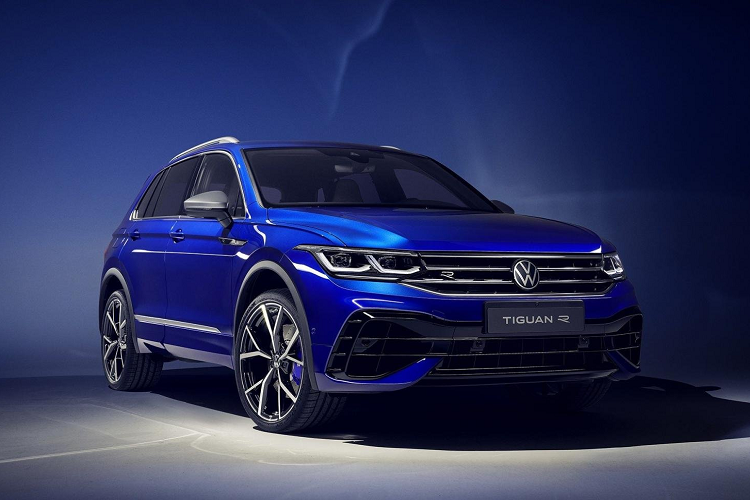 Theo tin tức mới nhất từ Volkswagen, Tiguan 2021 sẽ lăn bánh đầu tiên tại lục địa già, trong khi xứ sở cờ hoa sẽ phải chờ đến cuối năm sau 2021. Giá xe Volkswagen Tiguan 2021 chưa được công bố chính thức. 