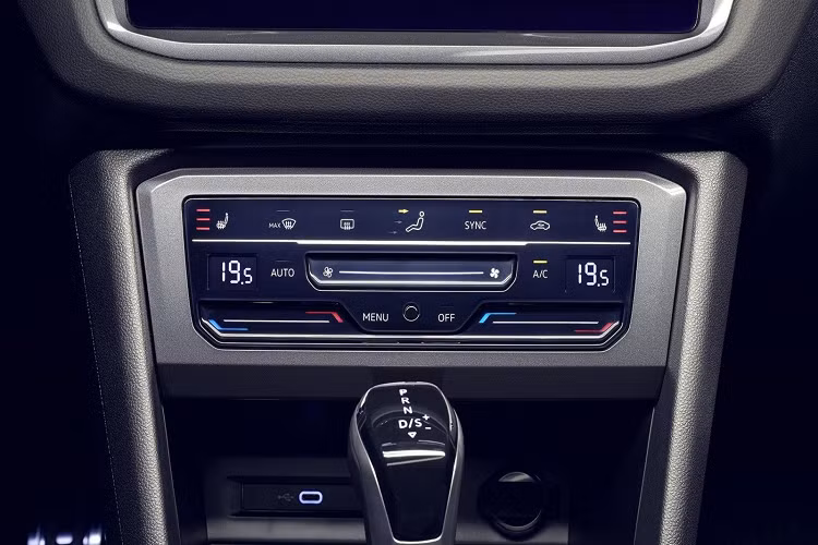 Ngoài ra, hệ thống điều khiển hành trình thích ứng thế hệ mới nhất sẽ chủ động nắm bắt thông tin về tốc độ giới hạn ở từng địa phương, biển hiệu ranh giới địa phương, các nút giao hay đường vòng xuyến.