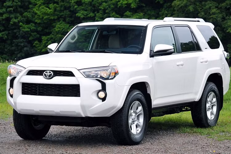Nhìn chung, với mức giá xe Toyota 4Runner 2014 đời cũ gần 2 tỷ đồng này, người mua hiện nay có rất nhiều sự lựa chọn xe mới trong tầm giá, từ xe hạng sang cỡ nhỏ như Mercedes-Benz GLC200 (1 cầu). cho đến những chiếc SUV 7 chỗ cỡ trung bản full của Toyota Fortuner hay Ford Everest, mà vẫn còn dư dả.