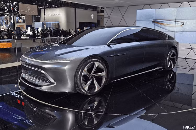 Triển lãm Ô tô Bắc Kinh 2020 có sự quy tụ của nhiều mẫu xe concept mới hết sức đẹp mắt. Beijing Radiance chạy điện chính là một trong số đó. Nhắc lại một chút, Beijing là một thương hiệu mới thuộc BAIC Group, và mang vai trò kế thừa thương hiệu Senova. Nó khác biệt với thương hiệu BAW Beijing cũ mà giờ đây được đổi thành Beijing Off Road.