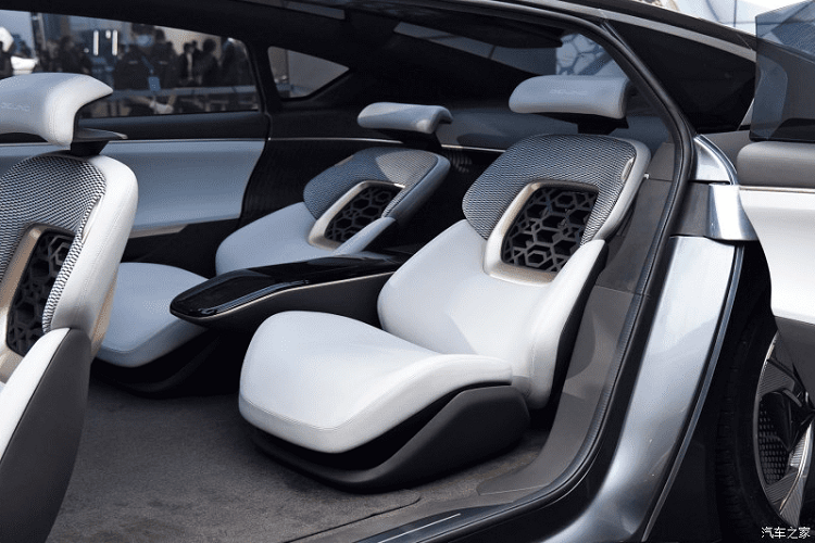 Không chia sẻ nhiều thông tin về kỹ thuật, song Beijing nói rằng xe mới có cự li di chuyển 800 km theo chu trình NEDC và khả năng tự lái L4. Nhìn chung, đây là một mẫu concept vô cùng tiềm năng và hứa hẹn nhiều điều, nhưng không rõ đáp ứng được bao nhiêu.