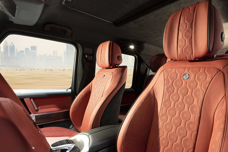 Hàng ghế thứ 3 cũng có diện tích sử dụng không quá thoải mái dành cho người lớn, nó chỉ thực sự phù hợp với trẻ em hoặc những người có vóc dáng nhỏ. Đặc biệt, hàng ghế này có thể dễ dàng tháo rời và cất đi nếu không cần thiết.