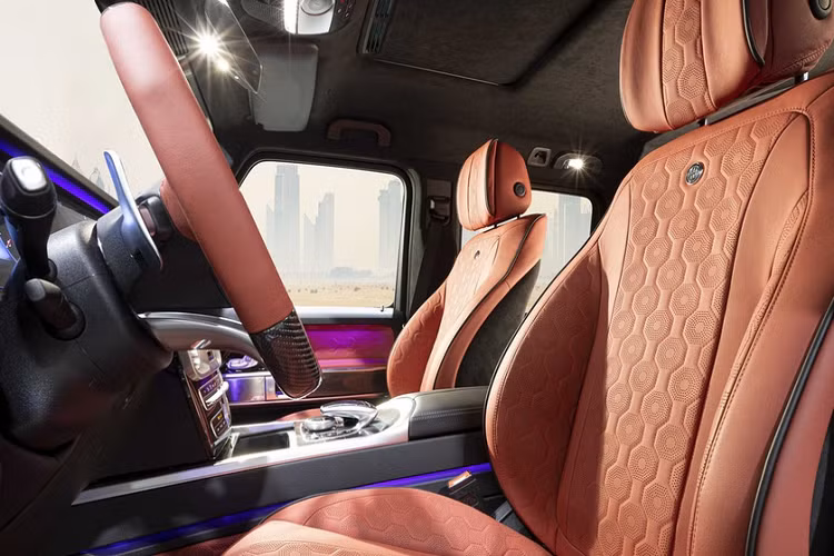 Quá trình nâng cấp khá đơn giản, băng ghế thứ 2 có thể tháo ra và thay thế bằng 2 ghế đơn. Hàng ghế thứ 3 với 2 chỗ ngồi được lắp thêm, hành khách di chuyển xuống hàng ghế thứ 3 bằng lối đi giữa hàng ghế thứ 2.