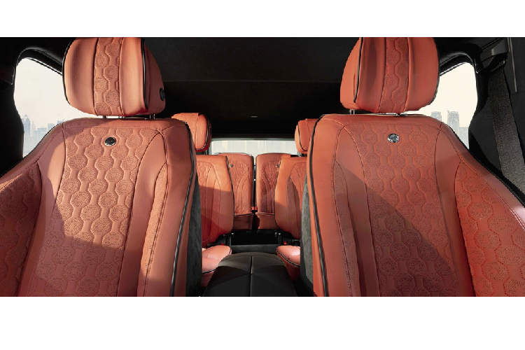 Tuy nhiên cấu hình 6 chỗ ngồi cũng có một số nhược điểm như không gian nội thất chật hơn và khoang hành lý cũng giảm dung tích đáng kể.