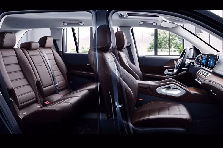 Phiên bản GLS 450 4Matic sử dụng động cơ 6cyl thẳng hàng (I6) dung tích 3.0 lít tăng áp + tích hợp hệ thống mild-hybrid EQ-Boost cho công suất tối đa 362 mã lực tại 5.500 vòng/phút và mô-men xoắn 500Nm ngay từ dải vòng tua 1.600 vòng/phút. Sức mạnh được truyền xuống bốn bánh (4Matic) thông qua hộp số tự động 9 cấp (9G-TRONIC).