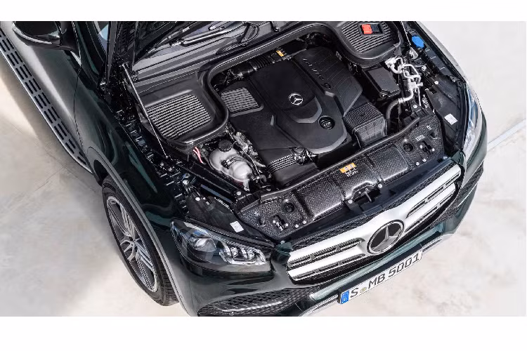 Với giá xe Mercedes-Benz GLS 450 4Matic 2020 khởi điểm từ 4,9 tỷ đồng và sẽ trở thành mẫu xe có giá bán dễ tiếp cận nhất trong phân khúc SUV hạng sang cỡ lớn đang được phân phối chính hãng tại Việt Nam.