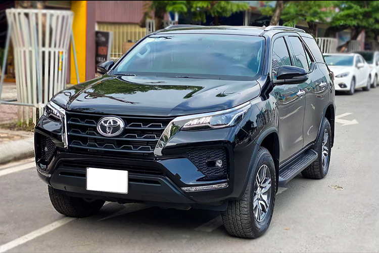 Toyota Fortuner 2021 dau tien len san xe cu, thet toi 1,13 ty
