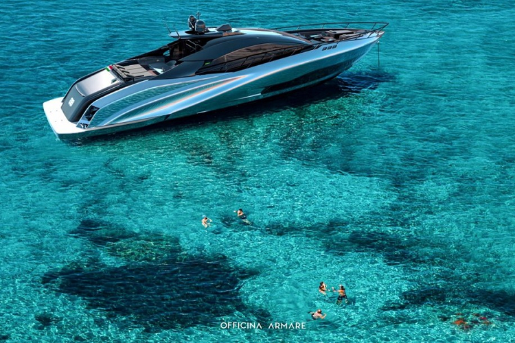 Dưới boong tàu là hai căn phòng cho khách với giường đôi và một phòng “master suite” với đủ trang bị sang trọng tiện nghi. Dựa theo Officina Armare, các bố cục khác nhau có thể cho phép sắp xếp 2-3 phòng khách và 1 một thủy thủ đôi.