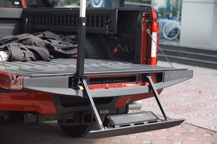 Theo nhiều thông tin, chiếc Ford F-450 Super Duty này hiện vẫn chưa có chủ nhân tại Việt Nam.