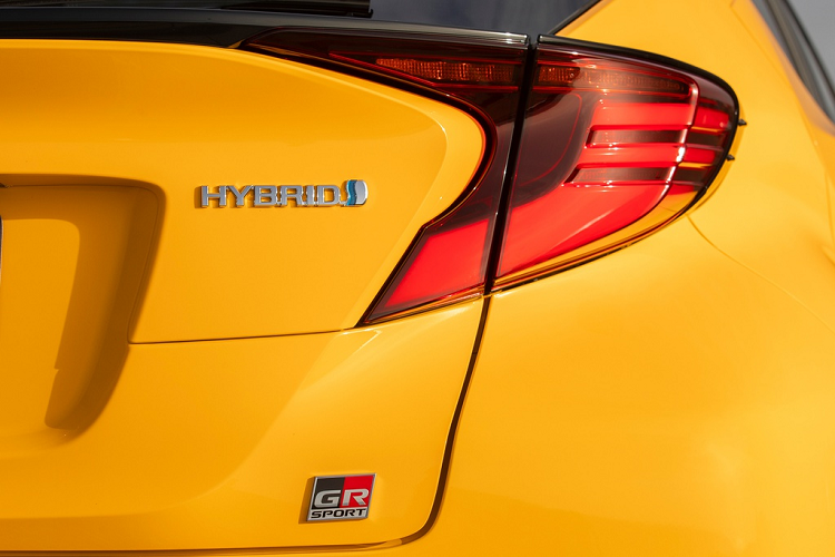 Xe có 5 màu đi kèm, mức giá xe Toyota C-HR GR Sport 2021 khởi điểm từ 37.665 AUD (tương đương 27.750 USD - khoảng 637 triệu đồng) tại thị trường Australia.