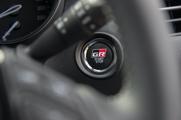 Gói an toàn Toyota Safety Sense là trang bị tiêu chuẩn cho CH-R GR Sport. Gói này gồm các tính năng phanh tự động khẩn cấp tích hợp phát hiện người đi bộ vào ban đêm, hỗ trợ đánh lái khẩn cấp, hỗ trợ giữ làn đường, nhận diện biển báo, cảnh báo điểm mù, cảnh báo phương tiện phía sau và camera lùi.