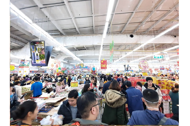 Ha Noi: Sieu thi “that thu”, khach xep hang dai cho thanh toan ngay cuoi nam-Hinh-9