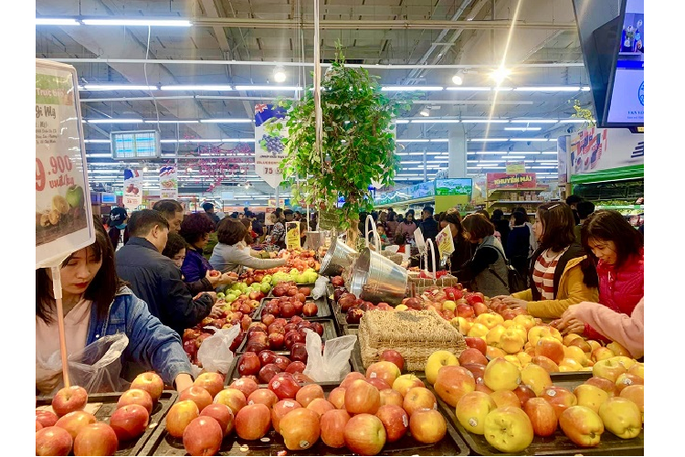 Ha Noi: Sieu thi “that thu”, khach xep hang dai cho thanh toan ngay cuoi nam-Hinh-8