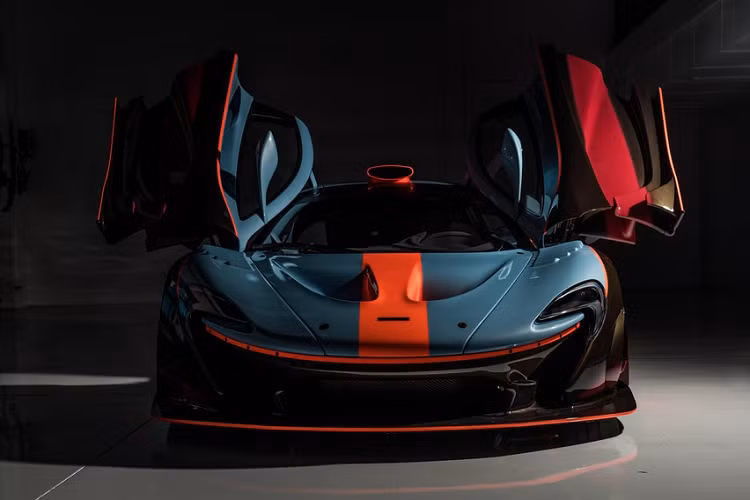 Ban đầu, chỉ những chủ sở hữu mẫu xe P1 mới được quyền đăng ký mua phiên bản P1 GTR này. Có tổng cộng 58 chiếc P1 GTR được sản xuất sau khi McLaren chấm dứt dây chuyền P1 tiêu chuẩn với 375 chiếc trên toàn thế giới.