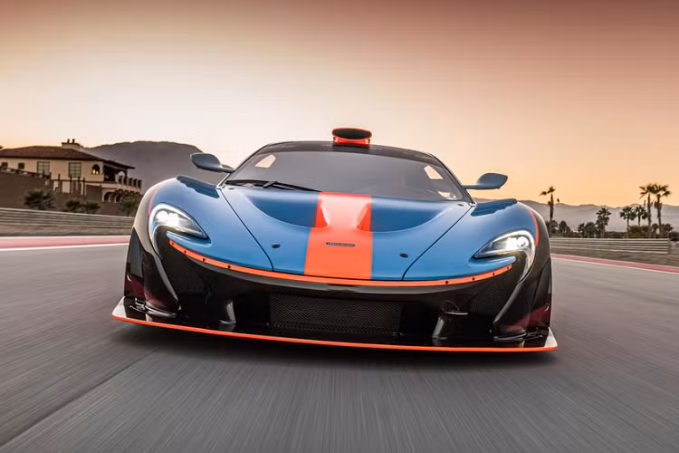 Khối lượng của xe giảm hơn 50 kg so với bản tiêu chuẩn. Xe có khả năng tăng tốc từ 0 lên 100 km/h dưới 2,8 giây trước khi đạt vận tốc tối đa 349 km/h. Hãng độ xe Lanzante đã có những tinh chỉnh cho chiếc P1 GTR đủ điều kiện về âm thanh, khí thải, đèn chiếu sáng... để có thể vận hành trên phố hợp pháp. Cụ thể, Lanzante đã thay lốp xe đua thành lốp xe chuyên dụng, thay bộ chuyển đổi nhiên liệu, phanh tay và chiều cao của xe.