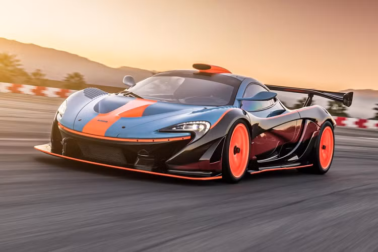  McLaren P1 GTR mới là phiên bản xe đua của siêu phẩm McLaren P1 được chính thức trình làng vào năm 2014. Mẫu xe này ra đời để kỷ niệm 20 năm vô địch của đội đua McLaren tại giải đua 24 Hours of Le Mans vào năm 1995 trên chiếc McLaren F1 GTR.