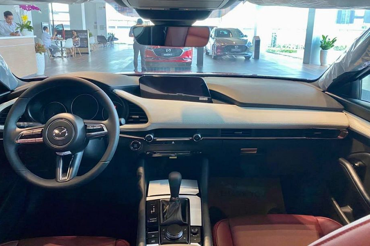 Phiên bản đặc biệt của Mazda3 được phát triển dựa trên nguyên mẫu phiên bản cao cấp nhất 2.0L Signature Premium. Phiên bản này sẽ có mặt ở trên cả 2 biến thể Sedan và Hatchback (Sport) và chỉ có 1 màu sơn ngoại thất duy nhất là màu đỏ Soul Red Crystal.