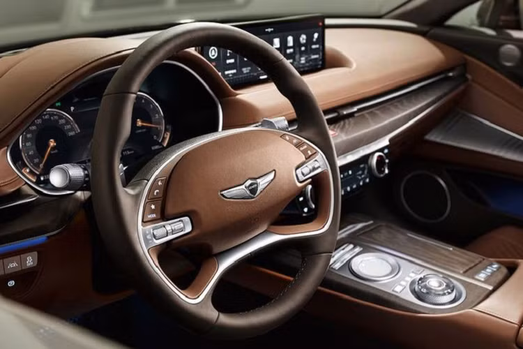 Là một mẫu sedan hạng sang cỡ trung, Genesis G80 2021 mang trong mình số đo DxRxC tương ứng 4.995 x 1.925 x 1.465 mm, chiều dài cơ sở 3.010 mm. Như vậy, G80 2021 có thông số chiều dài, rộng lớn hơn so với phiên bản trước cùng chiều cao thấp hơn 15 mm và chiều dài cơ sở giữ nguyên.