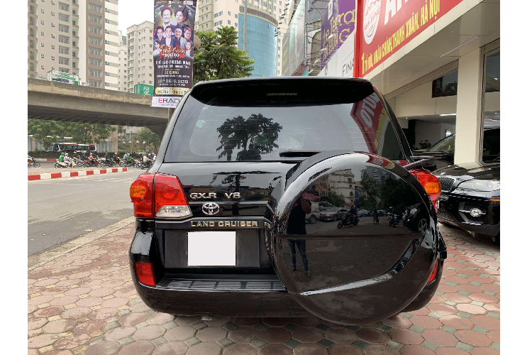 Theo nhà sản xuất, động cơ 4.5L này có mức tiêu thụ nhiên liệu trung bình khoảng 10,5 lít/100km. Động cơ dầu mang mã 1VD-FTV này của Toyota còn được sử dụng trên xe sang Lexus LX phiên bản “450d” máy dầu được bán ở một số thị trường khác như Nga.