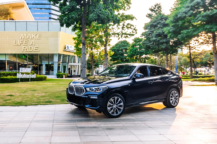 Sau khi được bán ra tại Việt Nam, BMW X6 thế hệ mới sẽ cạnh tranh trực tiếp với các đối thủ đang được phân phối chính hãng như Porsche Cayenne Coupe, Mercedes-Benz GLE Coupe hay Audi Q8.