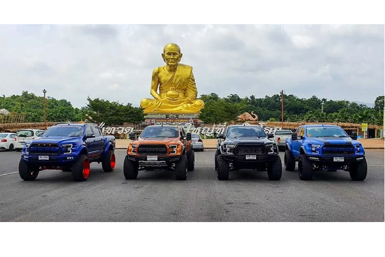 Quay trở lại với những chiếc Ford Ranger và Everest được độ bởi người lái, theo tìm hiểu những chiếc Ranger và Everest “F-150 Raptor” này được nâng cấp bởi đơn vị TTN Hypersport nằm ở tỉnh Pathum Thani, miền trung Thái Lan. Hai dòng xe Ford Ranger và Everest đã được TTN Hypersport nâng cấp theo phong cách F-150 Raptor một cách khéo léo, mang tính thẩm mỹ cao khi họ giữ một tỷ lệ hài hoà giữa các bộ phận xe.