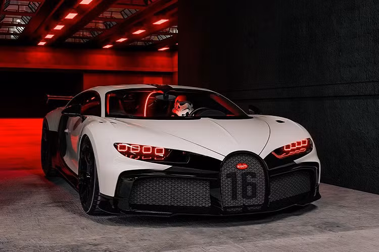 Ra mắt vào đầu tháng 3 năm nay, siêu xe Bugatti Chiron Pur Sport được lòng giới hâm mộ siêu xe vì ngoại thất hiện đại mang đậm chất khí động học. Mới đây, nghệ sĩ Shashank Das đã phác họa nên thiết kế mẫu hypercar này với cảm hứng từ nhân vật Stormtrooper trong series phim Star Wars.