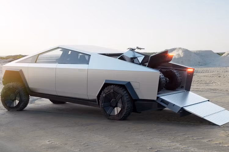 Hiện nay, Cybertruck đang được rao báo với 3 phiên bản. Giá xe Tesla Cybertruck tiêu chuẩn khởi điểm khoảng 39.900 USD, bao gồm một motor điện, và có khả năng tăng tốc từ 0 lên 100 km/h chỉ trong 6,5 giây với quãng đường di chuyển tối đa trong một lần sạc đầy là hơn 400 km.