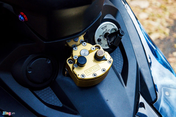 Bộ trợ lực trung tâm Ohlins thửa từ môtô phân khối lớn. Không nhiều bản độ sử dụng loại trợ lực trung tâm này.