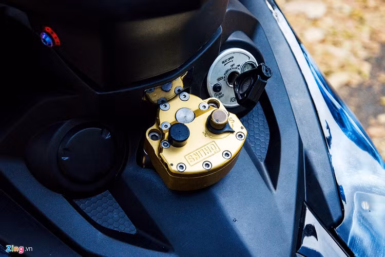 Bộ trợ lực trung tâm Ohlins thửa từ môtô phân khối lớn. Không nhiều bản độ sử dụng loại trợ lực trung tâm này.