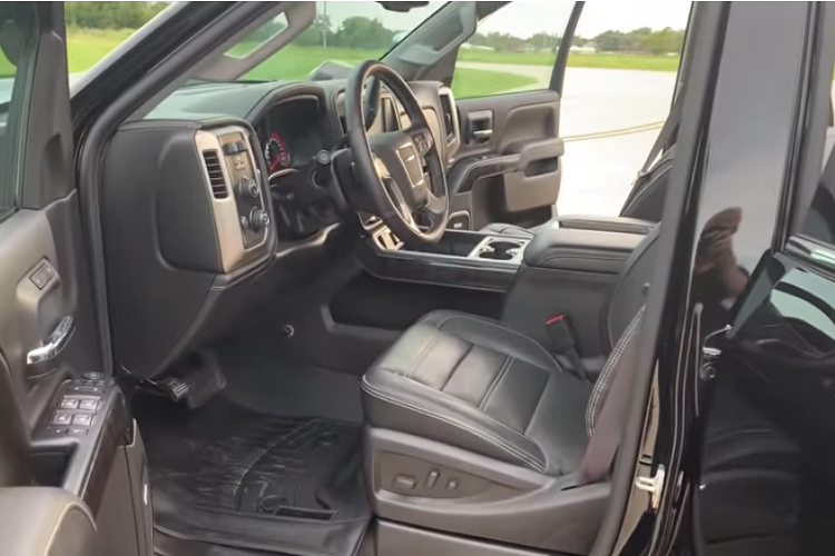 Phải công nhận rằng thành quả tạo ra bởi CABT trông rất gọn gàng và chuẩn xác, khiến người nhìn có cảm giác như đây là một sản phẩm chế tạo chính hãng.