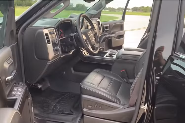 Phải công nhận rằng thành quả tạo ra bởi CABT trông rất gọn gàng và chuẩn xác, khiến người nhìn có cảm giác như đây là một sản phẩm chế tạo chính hãng.