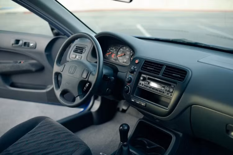 Điều đặc biệt là giá của chiếc xe này có xu thế tăng trong một vài năm trở lại đây. Hiện tại, chiếc xe đang được đấu giá thông qua trang Bring A Trailer và mức giá cao nhất đang là 36.500 USD, cao hơn một chiếc Honda Civic Si Coupe 2019 mới có giá khởi điểm ở mức khoảng 25.000 USD tại thị trường Mỹ.