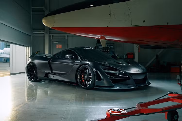 Hãng Fi cũng đưa ra thêm một gói tuỳ chọn là hiệu chỉnh lại ECU của siêu xe McLaren 720S kết hợp với ống xả độ của hãng để mang đến công suất rất ấn tượng 900 mã lực cho xe. Giá bán một bộ ống xả đầy đủ của Fi dành cho siêu xe McLaren 720S lên đến hơn 240 triệu đồng. Khi mới ra mắt tại Việt Nam, giá xe McLaren 720S lên tới gần 20 tỷ đồng.