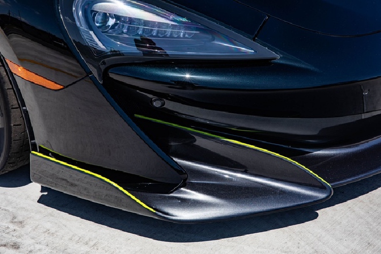 McLaren cho biết khoảng 23% các chi tiết trên 600LT là hoàn toàn mới so với 570S. Những nâng cấp này nhằm tăng hiệu quả khí động học như cản trước, cản sau bằng sợi carbon, ốp hông, khe thoát gió bánh trước, và đặc biệt là cánh gió cố định kích thước lớn giúp tăng lực ép xuống mặt đường khoảng 100 kg khi di chuyển ở tốc độ 250 km/h.