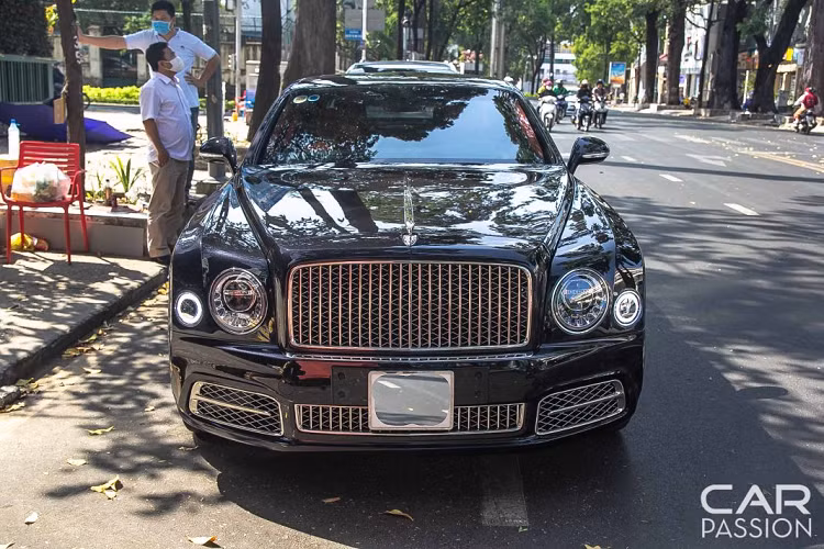 Hiện chưa rõ mức giá xe Bentley Mulsanne W.O. Edition độc nhất vô nhị tại Việt Nam, chỉ biết rằng, lúc mới ra mắt thị trường nước ngoài, chiếc xe siêu sang này có giá bán khởi điểm khoảng 400.000 đô la, tương đương 9,4 tỷ đồng. Còn Bentley Mulsanne W.O. Edition ra mắt tại Hồng Kông có giá lên đến 6.108.480 đô la Hồng Kông, tương đương 18 tỷ đồng.