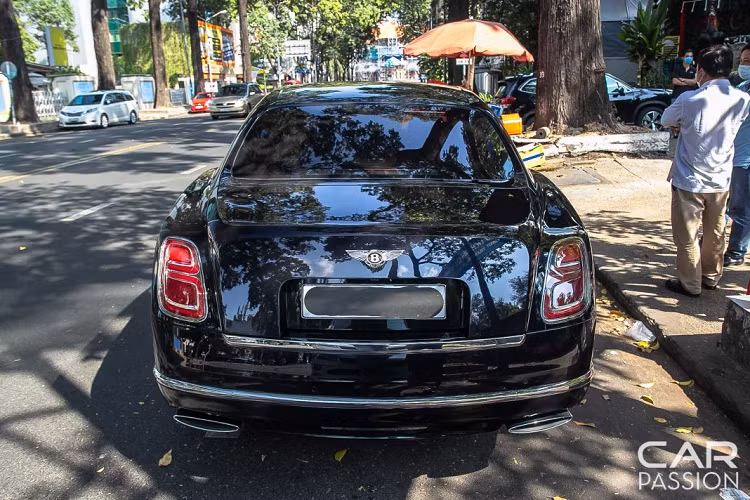 Hiệu năng của xe vẫn không có gì thay đổi sao với những chiếc Mulsanne khác. Động cơ V8 6,75 lít tăng áp kép, sản sinh 505 mã lực trên phiên bản EWB và Standard, 530 mã lực trên bản Speed. Sức mạnh này giúp chiếc sedan siêu sang tăng tốc 0 – 100 km/h trong 5,3 giây ( 4,9 giây ở bản Speed ).